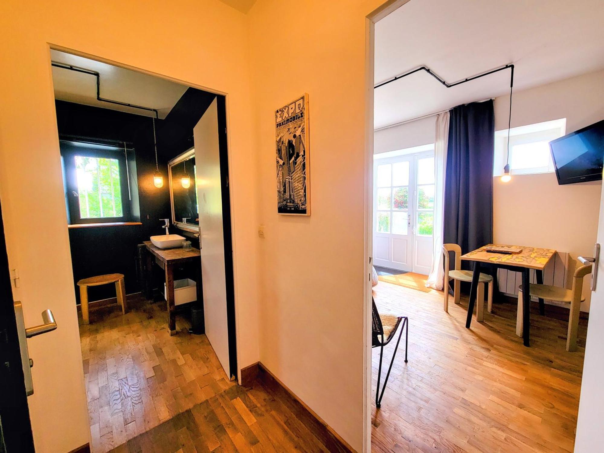 Готель La Maison Folia Contrieres Екстер'єр фото